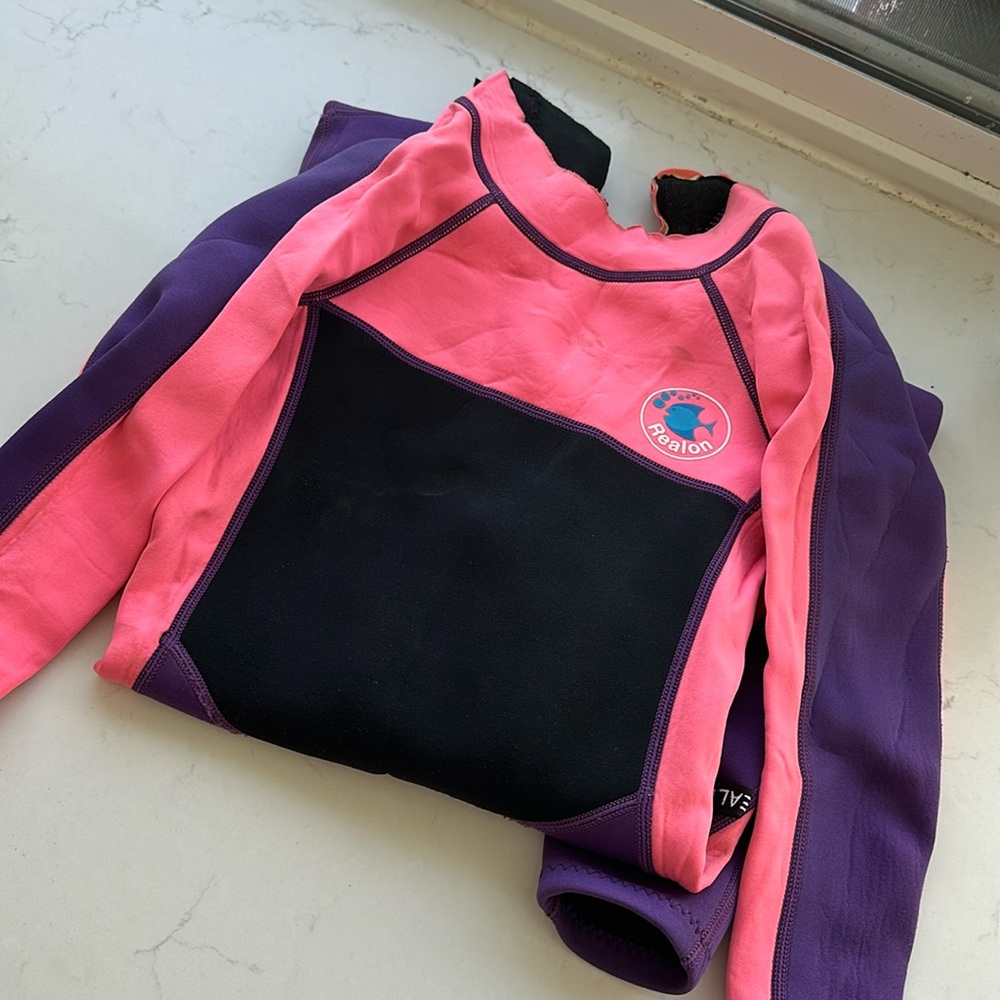 Kids wetsuit. Size L kids. Would fit a “normal” 8-11 year old. Full length